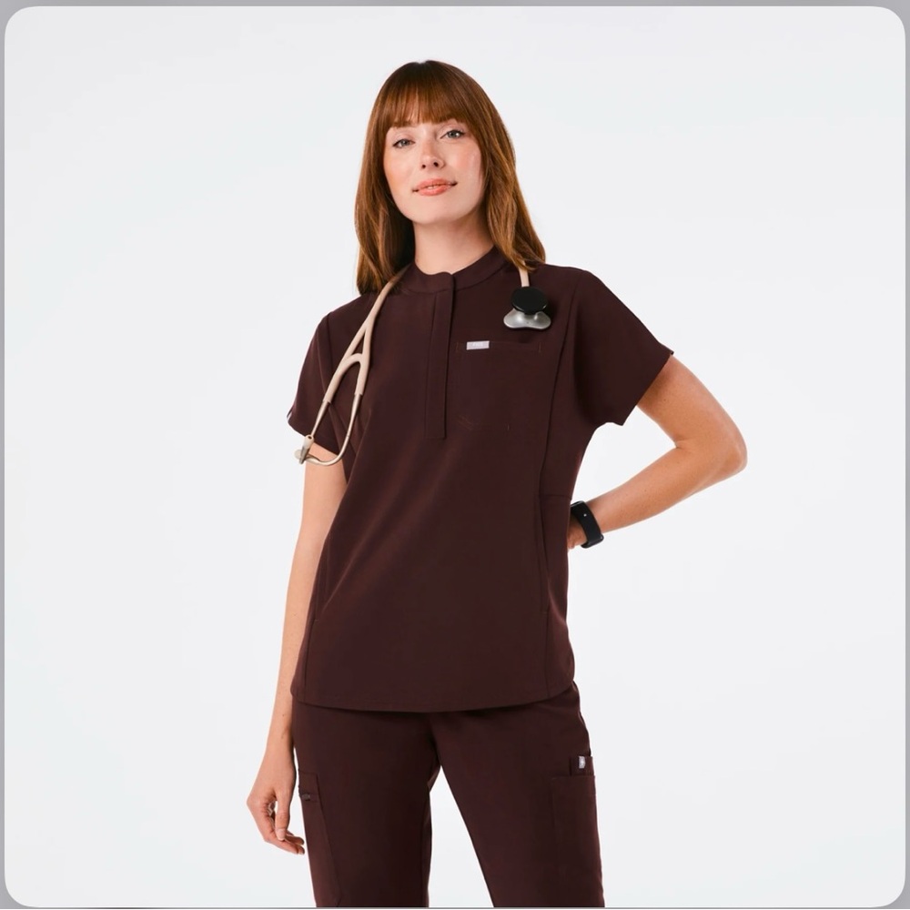 Figs Espresso Kade Cargo Scrub Pant S Tall
Montex -Mock Neck Scrub Top XS